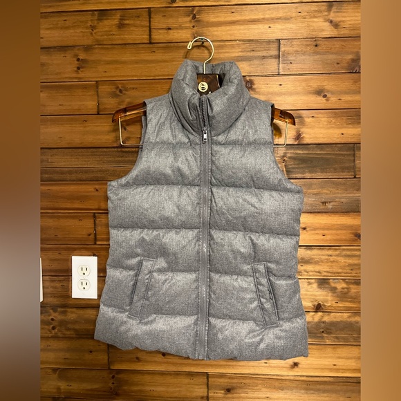 Old Navy gray puffer vest size XS EUC - Picture 2 of 7
